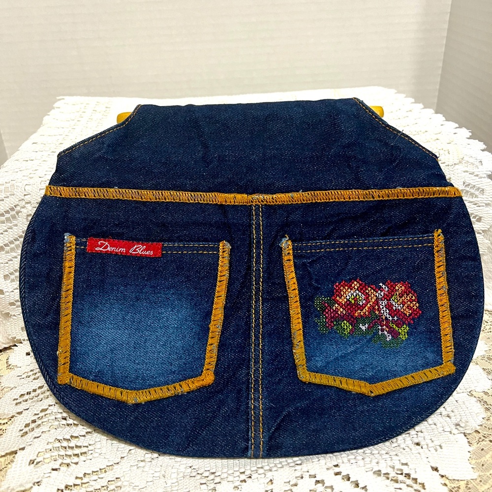 Vintage round jean purse with wooden handles